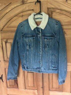 LEVI’S Trucker Denim Jacket Sherpa Lined